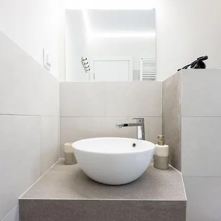 Three Bedroom Stylish Next To Acropolis Apartment Athens