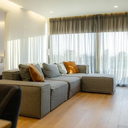 Earth Boutique Next To Stavros Niarchos Apartment *
