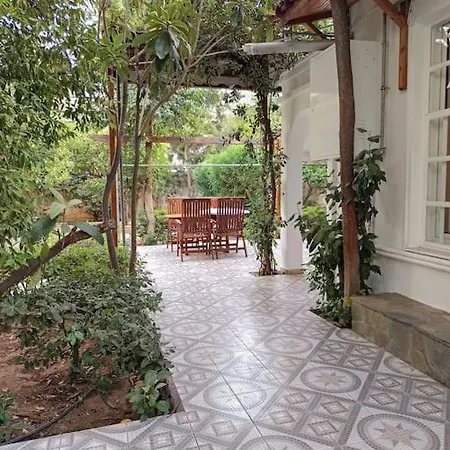 Cozy Garden House In The Center Of Glyfada *