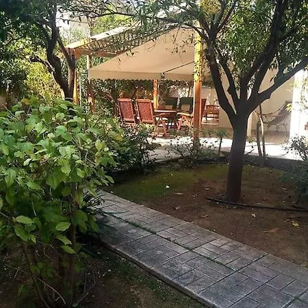 Cozy Garden House In The Center Of Glyfada Apartment
