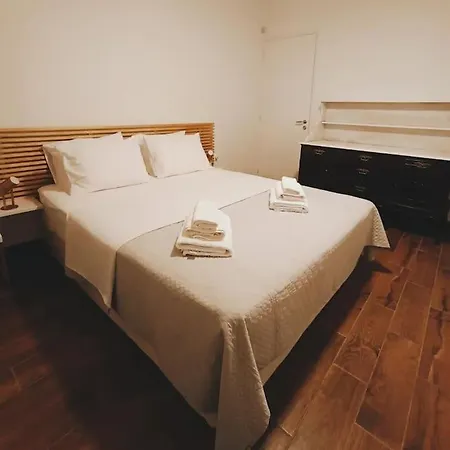 Cozy Garden House In The Center Of Glyfada