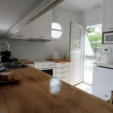 Cozy Garden House In The Center Of Glyfada
