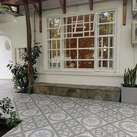 Cozy Garden House In The Center Of Glyfada Apartment *