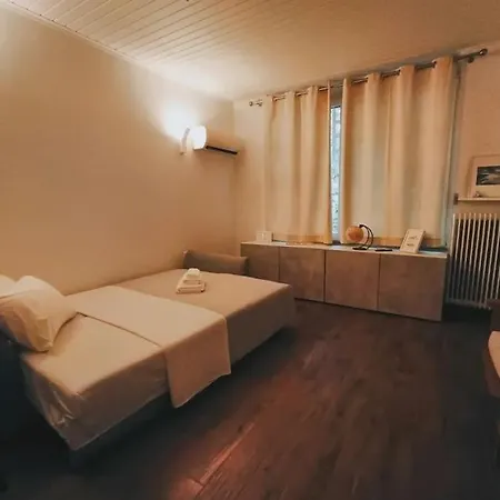 Cozy Garden House In The Center Of Glyfada Apartment Athens