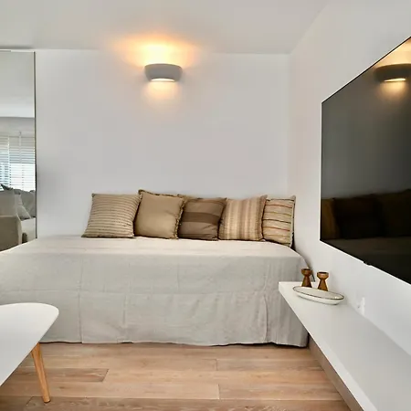 Bright And Comfy In The Heart Of דירה אתונה