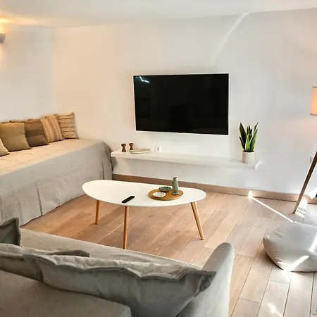 Bright And Comfy In The Heart Of * אתונה