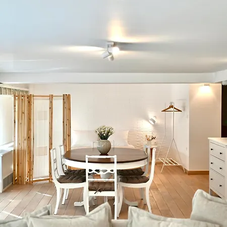 Bright And Comfy In The Heart Of דירה *