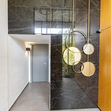 Apartment Earth Boutique Next To Stavros Niarchos *