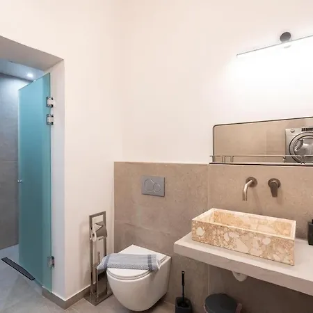 Daire 2br 5' From Filopappou Atina