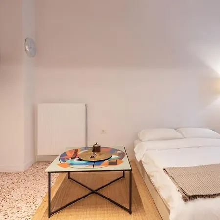 2br 5' From Filopappou Daire