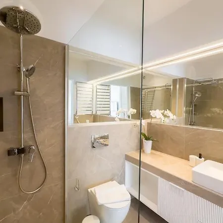 Stylish Comfort In Centre
