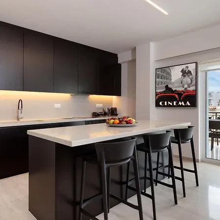 Apartment Elegant & 3br In Glyfada Athens