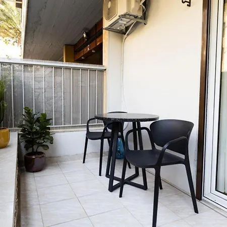 Bright And Stylish In Palaio Faliro Athens