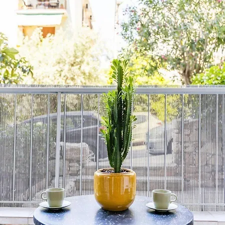 Apartment Bright And Stylish In Palaio Faliro