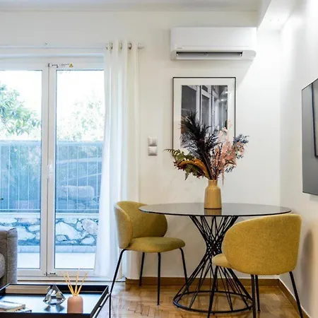 Apartment Bright And Stylish In Palaio Faliro *