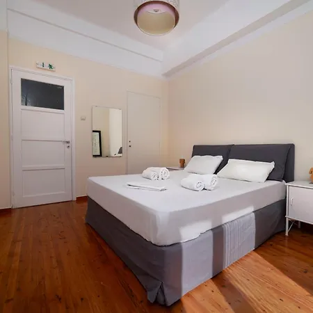 Vintage And Spacious 3ba Next To Ancient Center Athens