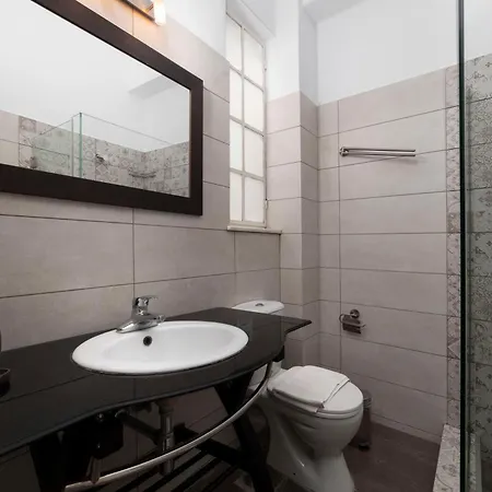 Vintage And Spacious 3ba Next To Ancient Center