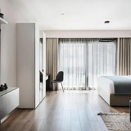 Hotel Ava Residences Riviera *