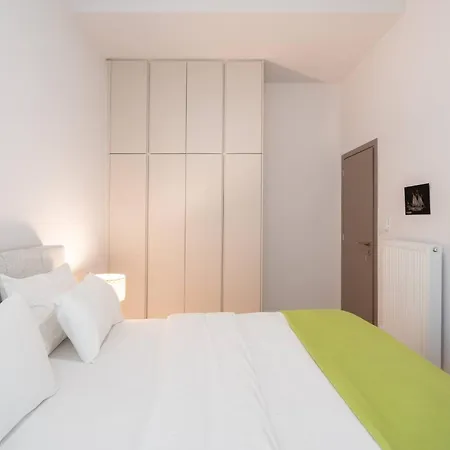 2br 5' From Filopappou Daire