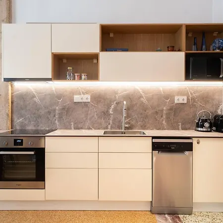 2br 5' From Filopappou Daire