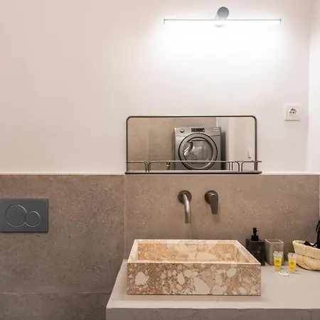 Daire 2br 5' From Filopappou