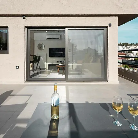 Three-apartment Building With Rooftop Access - Acropolis View *
