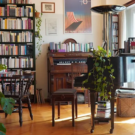 Chic 2br Bright Penthouse With Open Wood Staircase * Αθήνα