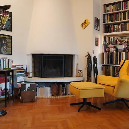 Διαμέρισμα Chic 2br Bright Penthouse With Open Wood Staircase *