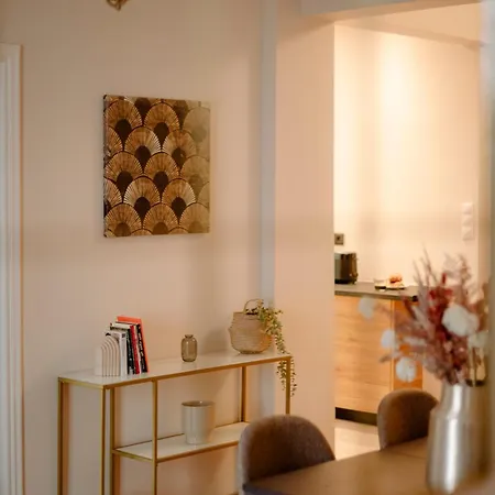 Apartamento Acanthus Art Deco Retreat 250 From Metro & Archaeology Museum *