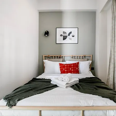 Belmont - 2 Bedroom & Balcony In