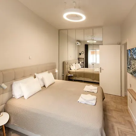 Apartamento Stunning αpartment ιn τhe Heart Athens. *