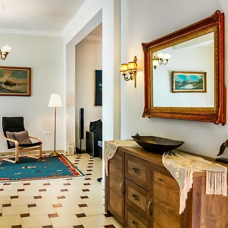 Elegant Central Apartments - Acropolis View & Garden