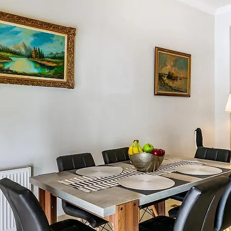 Elegant Central Apartments - Acropolis View & Garden Apartament Ateny