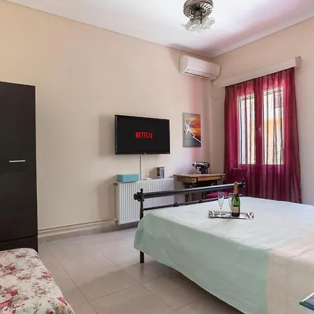 Casa Bonita, House With Private Entrance And Garden, Between Center And Sea * Athens