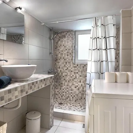 Apartment Casa Bonita, House With Private Entrance And Garden, Between Center And Sea Athens