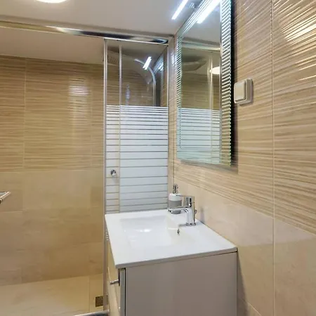 Brand New Decorated Flat For 4 Ppl In Pagrati *