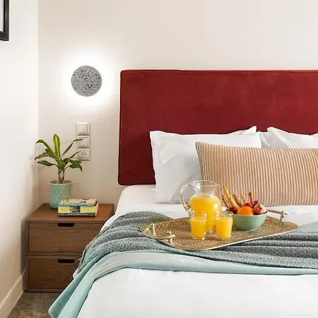 Top Floor Getaway, Balcony And Private Pool + Acropolis View! Apartment