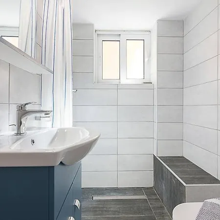 Cozy Flat With 1 Bedroom Next To Metro Station *