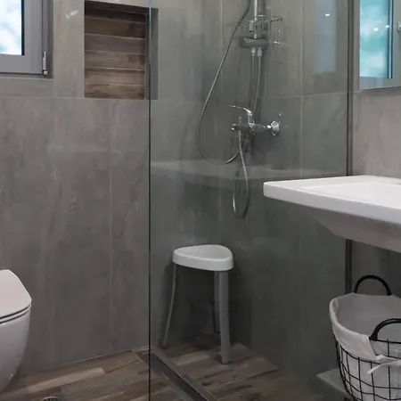 Affordable Luxury Close To Ampelokipi Metro