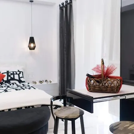 Affordable Luxury Close To Ampelokipi Metro