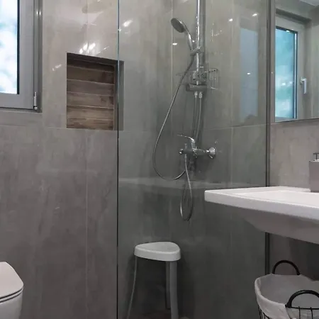 Affordable Luxury Close To Ampelokipi Metro Apartment
