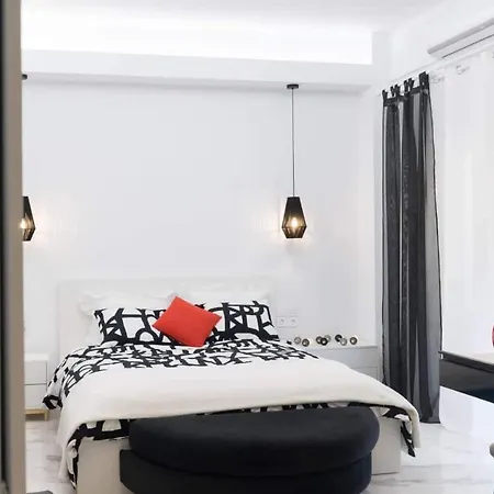 Affordable Luxury Close To Ampelokipi Metro Apartment