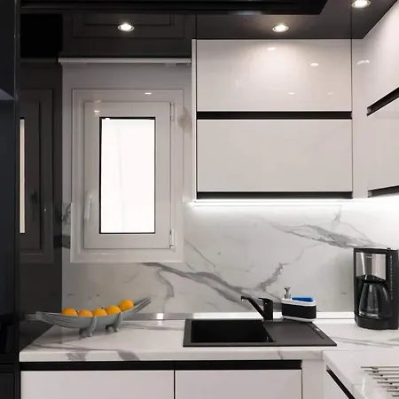 Affordable Luxury Close To Ampelokipi Metro *