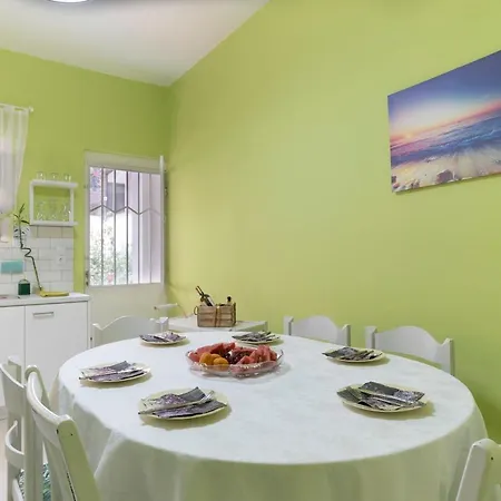 Casa Bonita, House With Private Entrance And Garden, Between Center And Sea Apartment