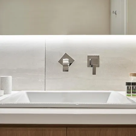 Charitos Iχ, Chic N Modern 2bd