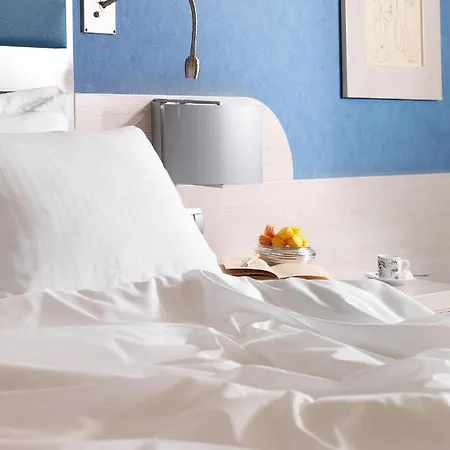 Attica Av, Airport W. By Ihg Athene