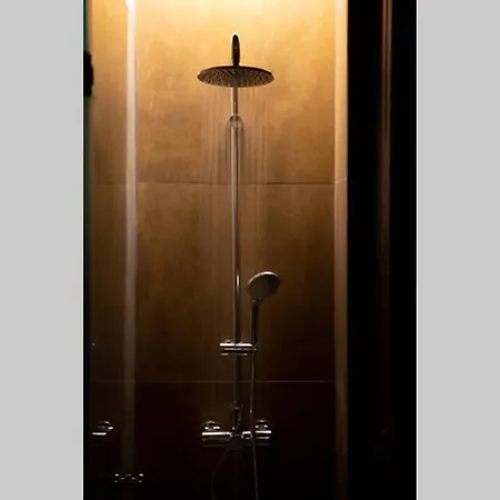 Gk Apartment, Daire Atina