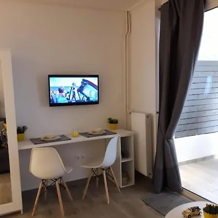 Kolonaki Luxury Backyard *