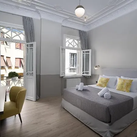 Bed & Breakfast Plaka Arch