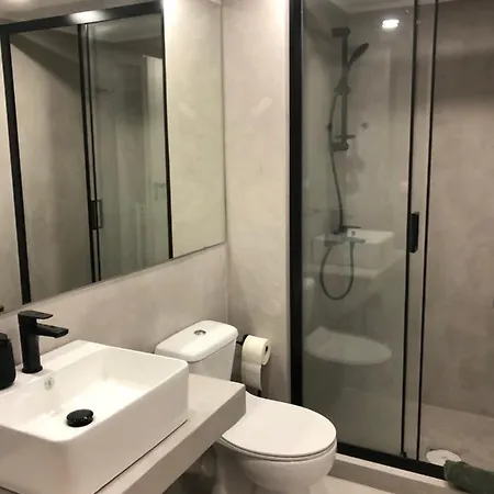 בית הארחה Exarcheia House 2*